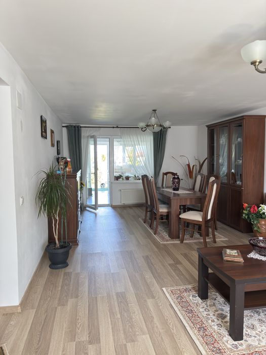 Casa de vanzare , 360 m2 , P+E + pod , Cartier Izvor