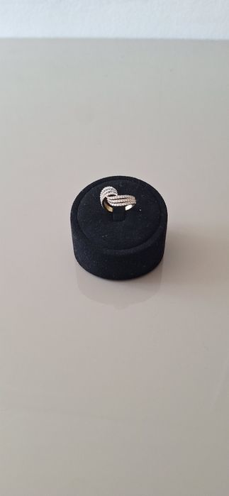 Inel damă aur 14K cu pietre  – 3.34 g – elegant și rafinat

Descriere:
