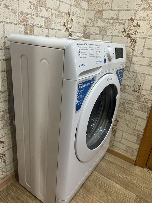 Продам стиральную машину indesit