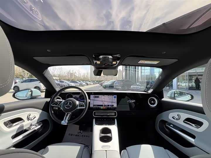 Mercedes-Benz CLA 300L PHEV 2025