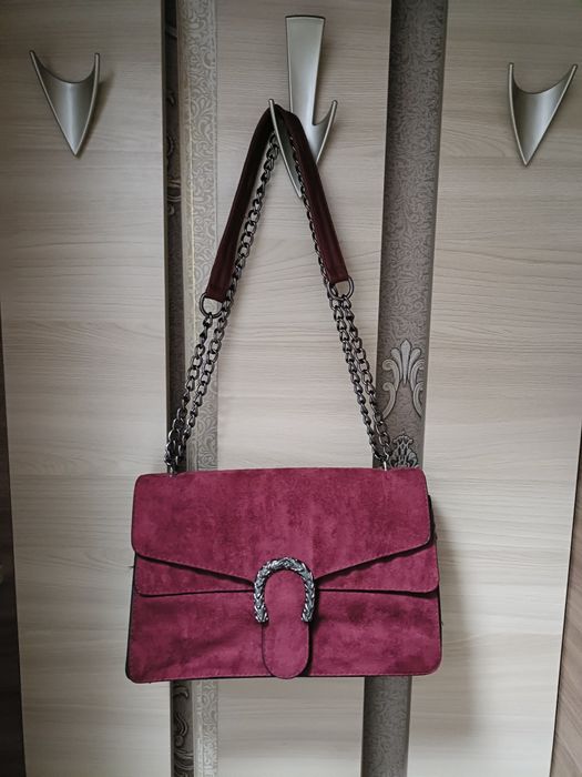 Красивая дамская сумочка