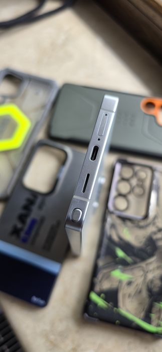 Samsung S25 Ultra, în garanție și 5 huse UAG