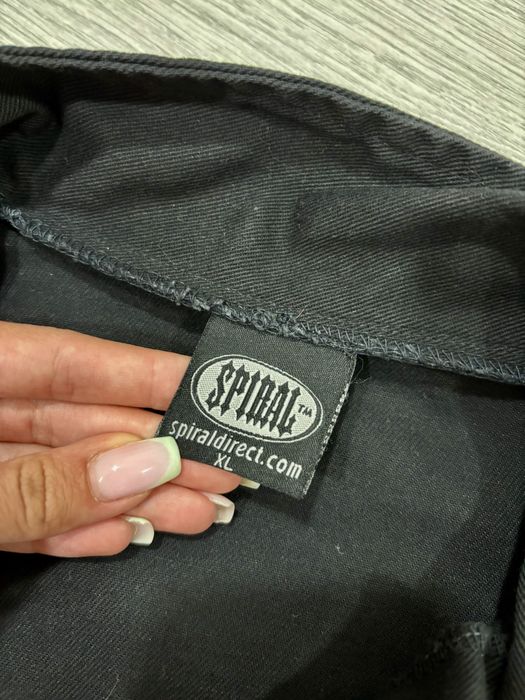 Метал яке Spiral, черно