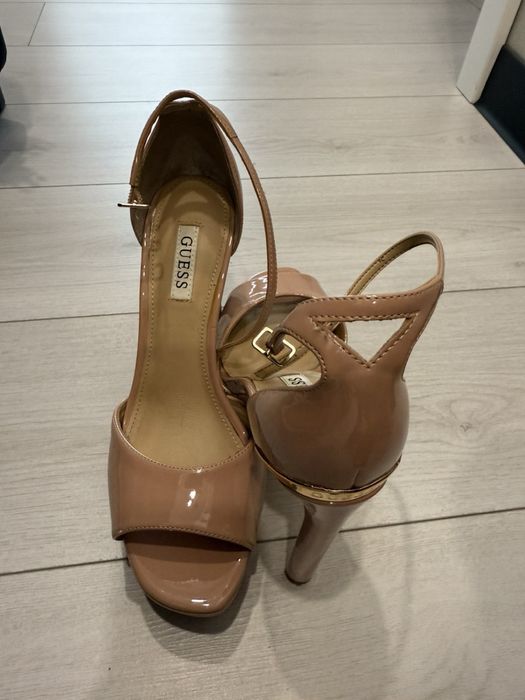 Дамски сандали Guess