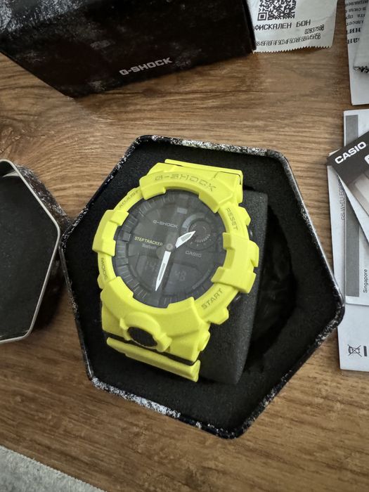 Casio G-shock GBA-800-9AER часовник в неонов цвят