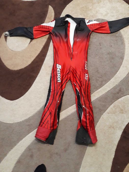 Costum schi concurs 190 lei