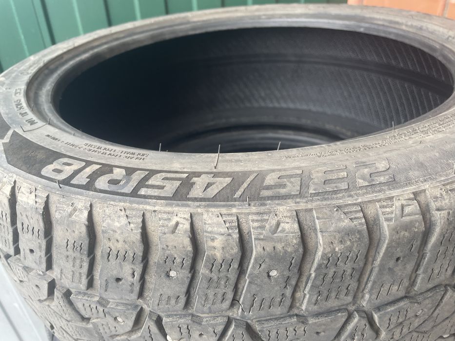 Продам шины зима 235/45/18