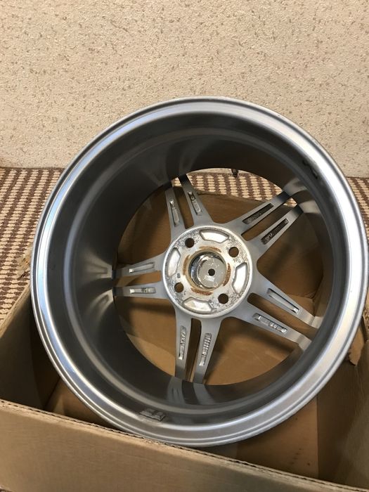 R15 Diska sotiladi bu faqat 2 ta dona