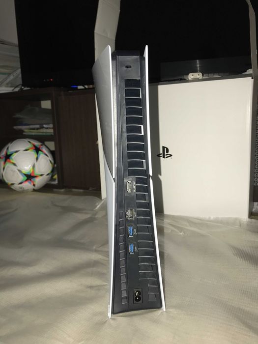 PS5 конзола + контролер | Отлично състояние | Видео при интерес