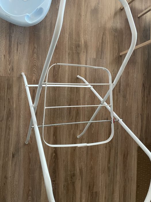 Стойка с корито за бебе