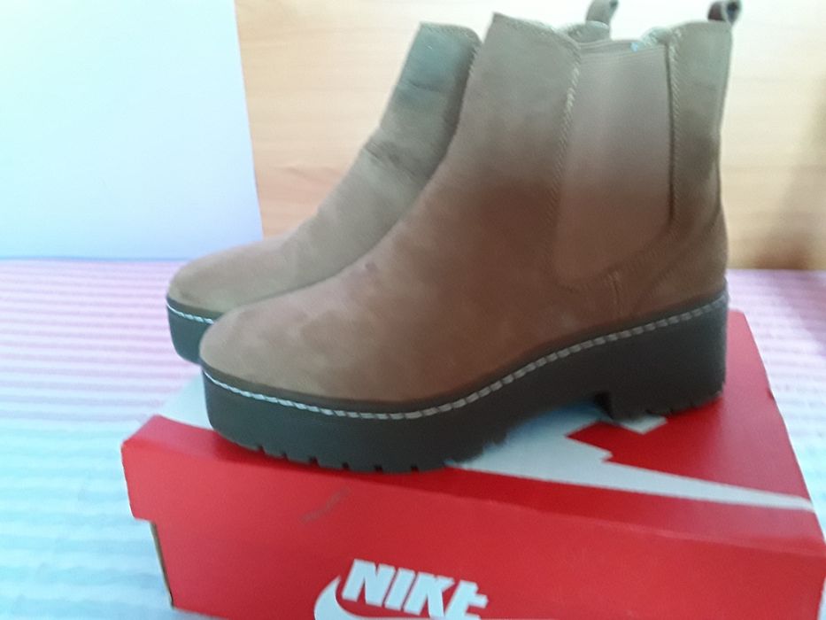 Vând Ghete Dama Bershka Mărimea 38 Noi Italia