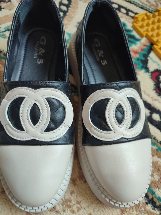 Продам лоферы новые. 36  размер