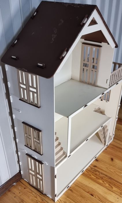 Большой кукольный домик