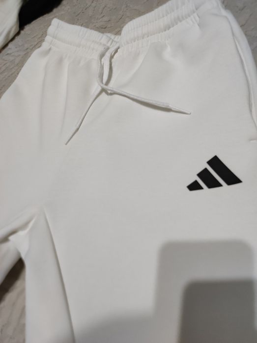 Продам трико и джинсы