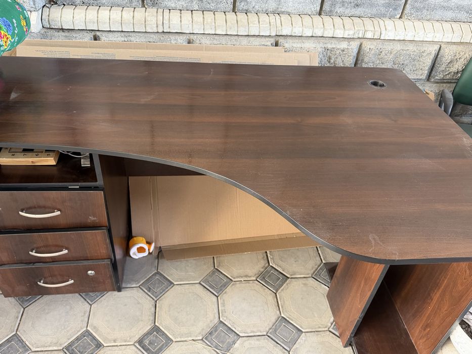 Компьютерный стол