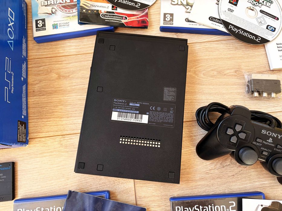 PlayStation 2 Slim модел 90004 с кутия, 5 игри и два джойстика