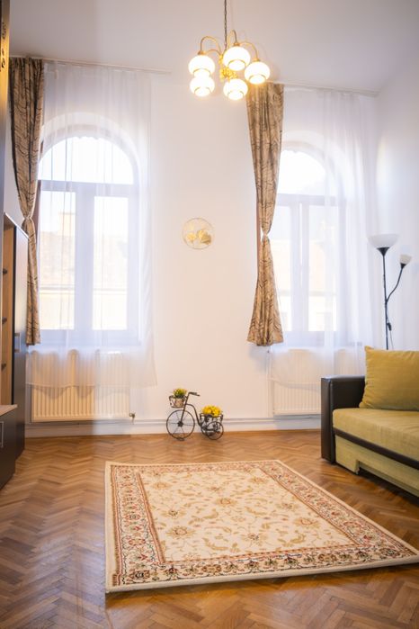 Proprietar, inchiriez apartament 2 camere, decomandat, Centru- Teatrul Dramatic