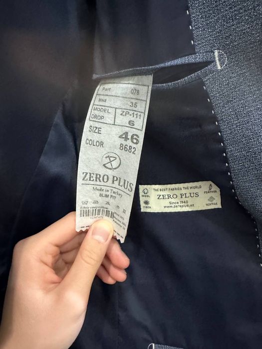 Двубортный костюм