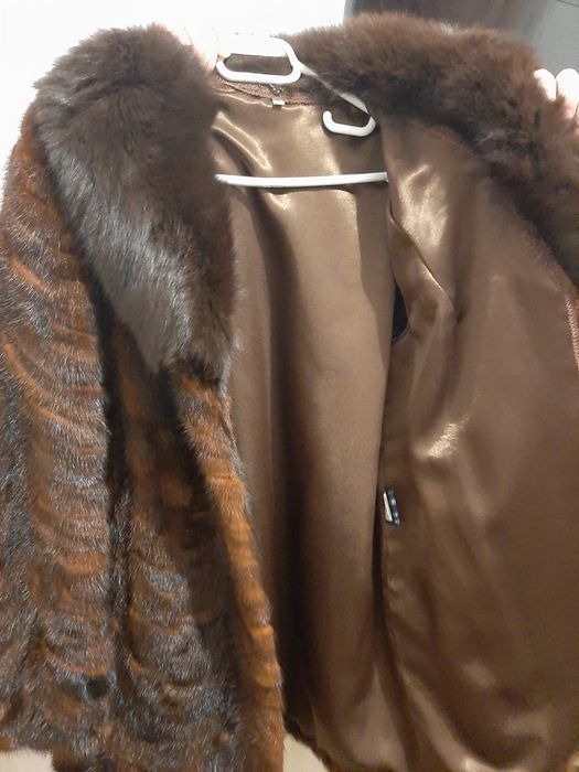 Vand haina blana naturala nurca noua preț fix