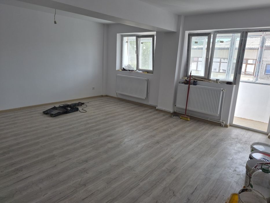 Apartament renovat de vânzare