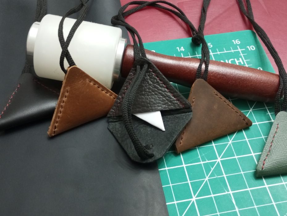 Кожаный тумар ручной работы