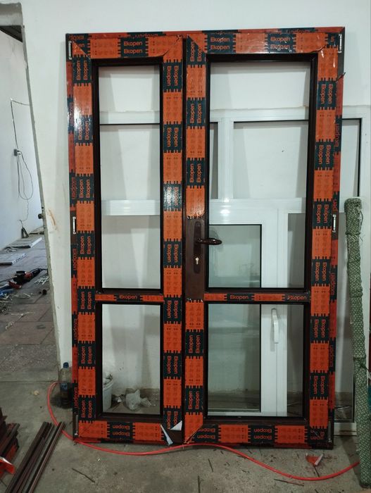 Пластиковая дверь в наличии