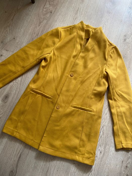 Дамско жълто палто