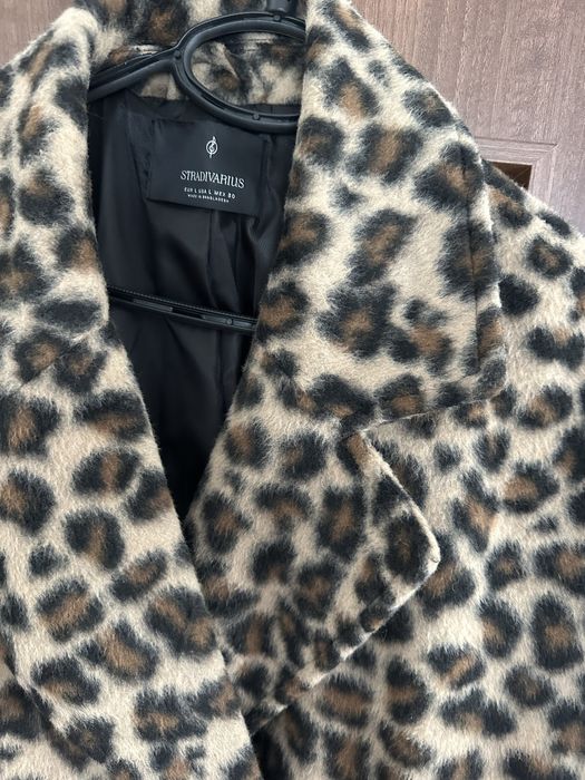 Дълго палто класическа кройка на Stradivarius р-р L - леопардова шарка