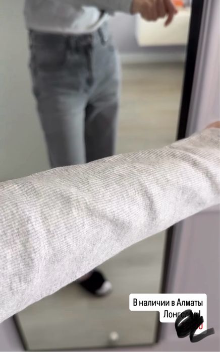 - Лонгслив Uniqlo -