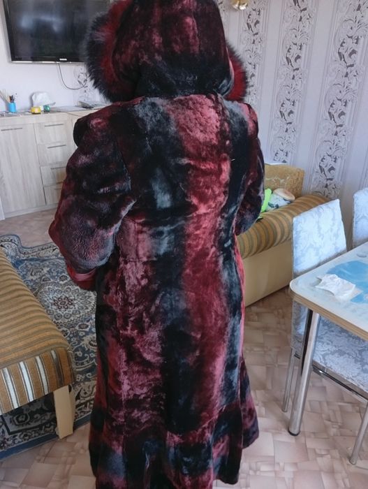 Продаю 2 шубы. Цигейка