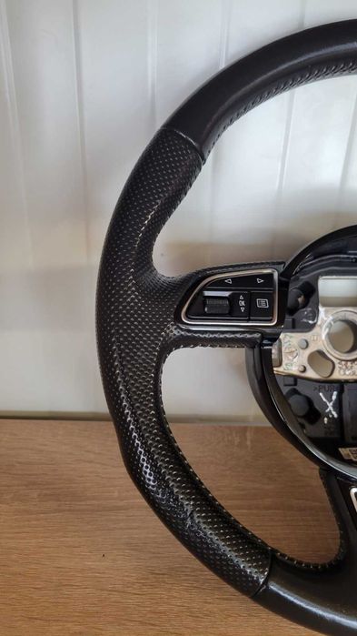 Продавам уникален кожен мулти волан за Audi A4 A5 2011 - 2015
