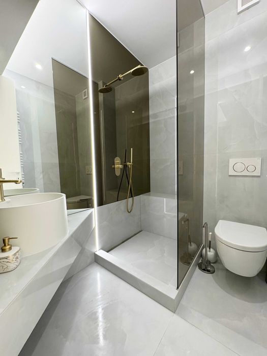 Proprietar inchiriez ap. 3 camere in Cortina North