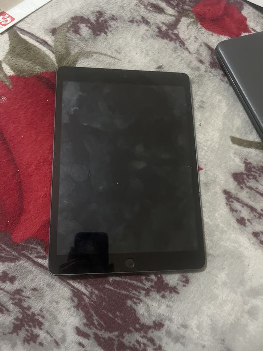 Vand ipad in stare buna