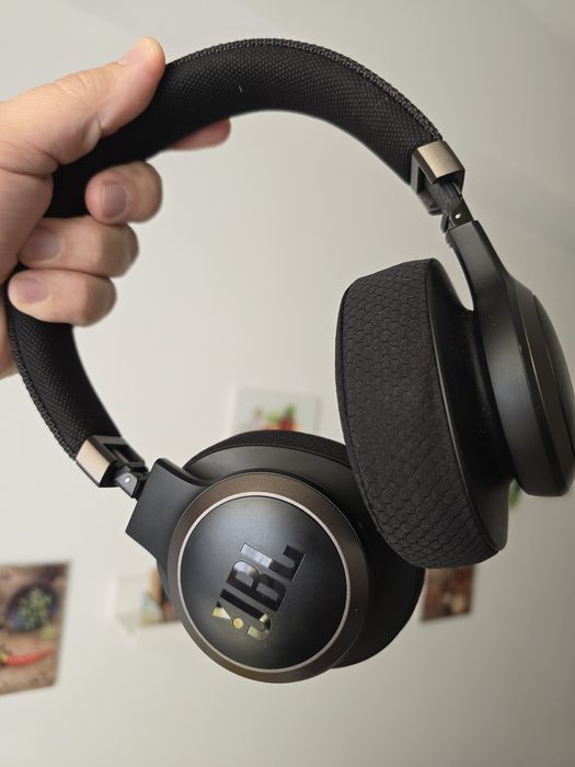 Vand casti over-the-ear JBL ca noi