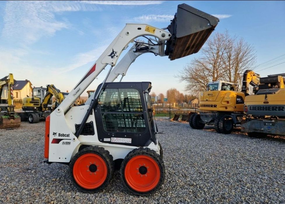 Услуги със самосвал 12т. и мини челен  товарач  Бобкат