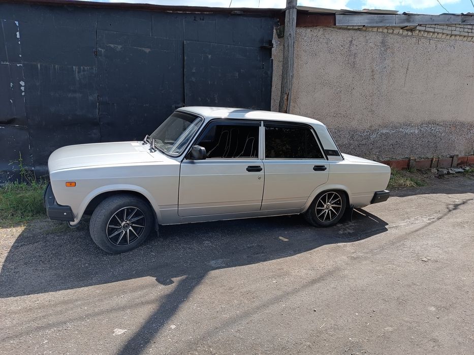 Автомобиль ваз 2105
