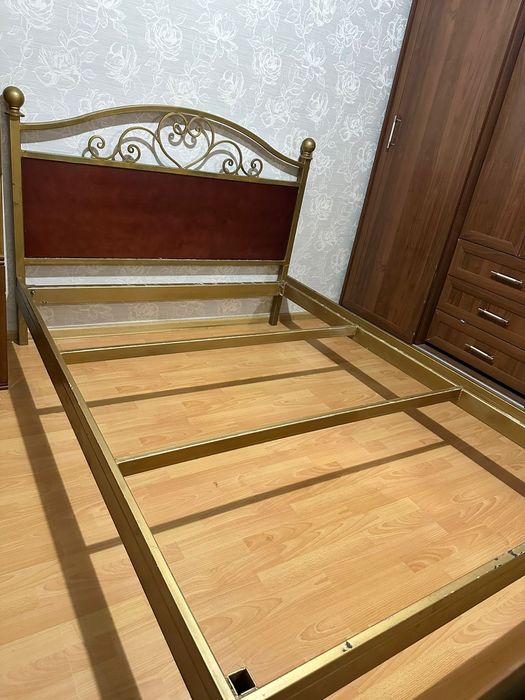 Кровать железная