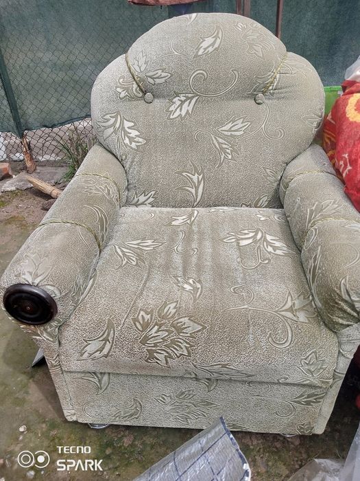 Подставка для телевизора и кресла