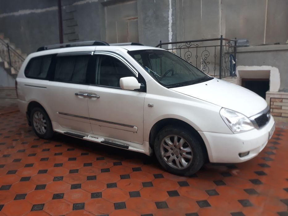 Kia Carnival yaxshi xolatda