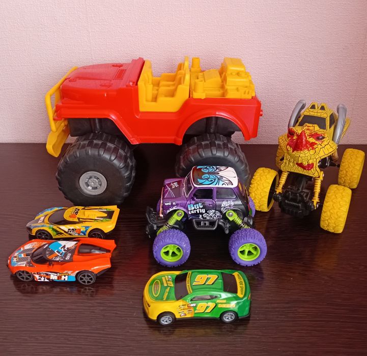 Продам детские машинки