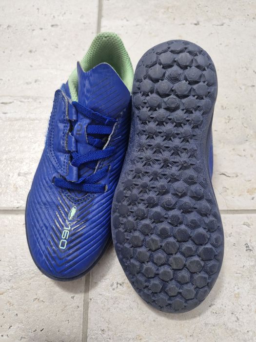 Adidasi fotbal marimea 29