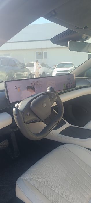 JI Yue 07 P 2024 Yil Robocar