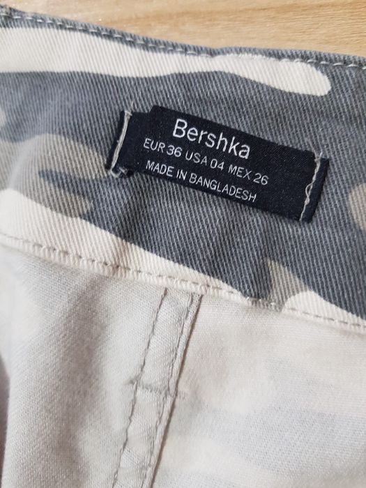Blugi bershka talie înaltă