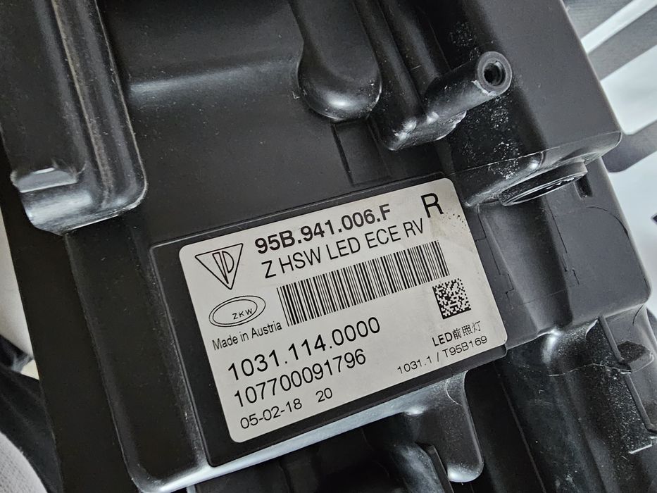 Far dreapta led Porsche Macan cod 95B941006F