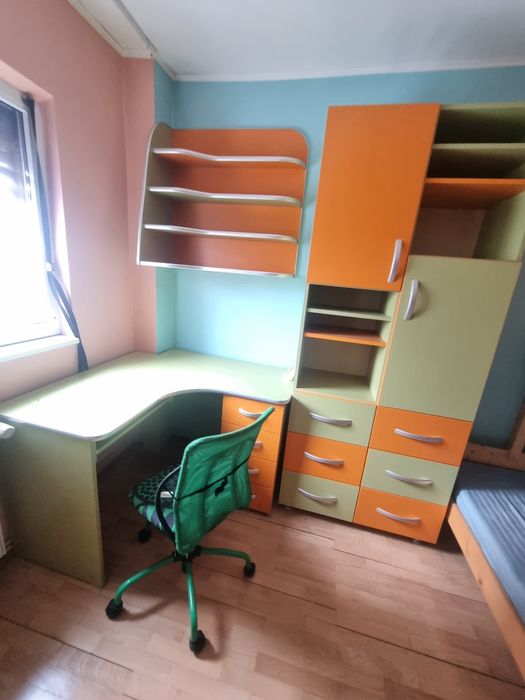Mobilier din lemn,in culori vesele, pentru camera copil