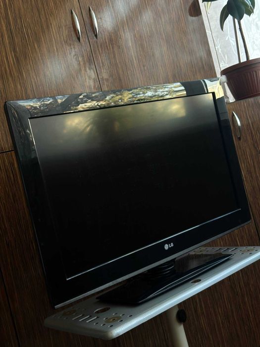 Телевизор LG, диагональ 32. Не смарт.