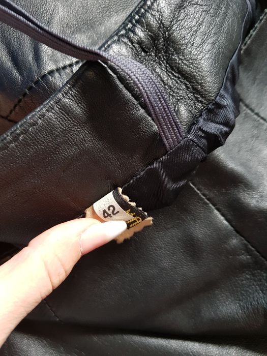 Fusta neagră de piele