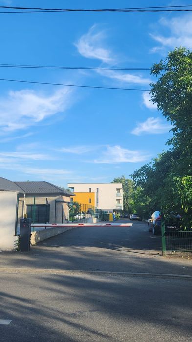 Vând apartament 2 camere+parcare