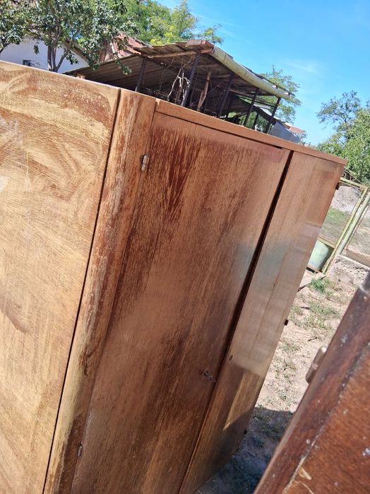 Mobila veche de vanzare