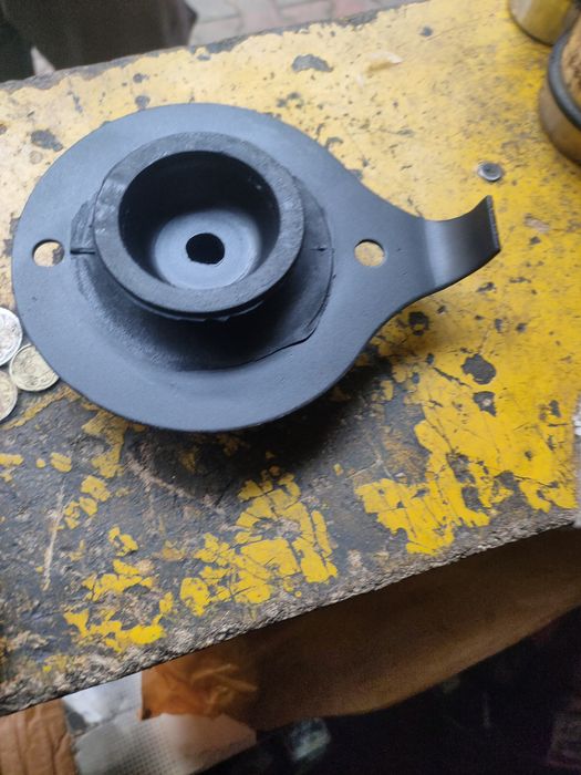 MAZDA 323  старушка